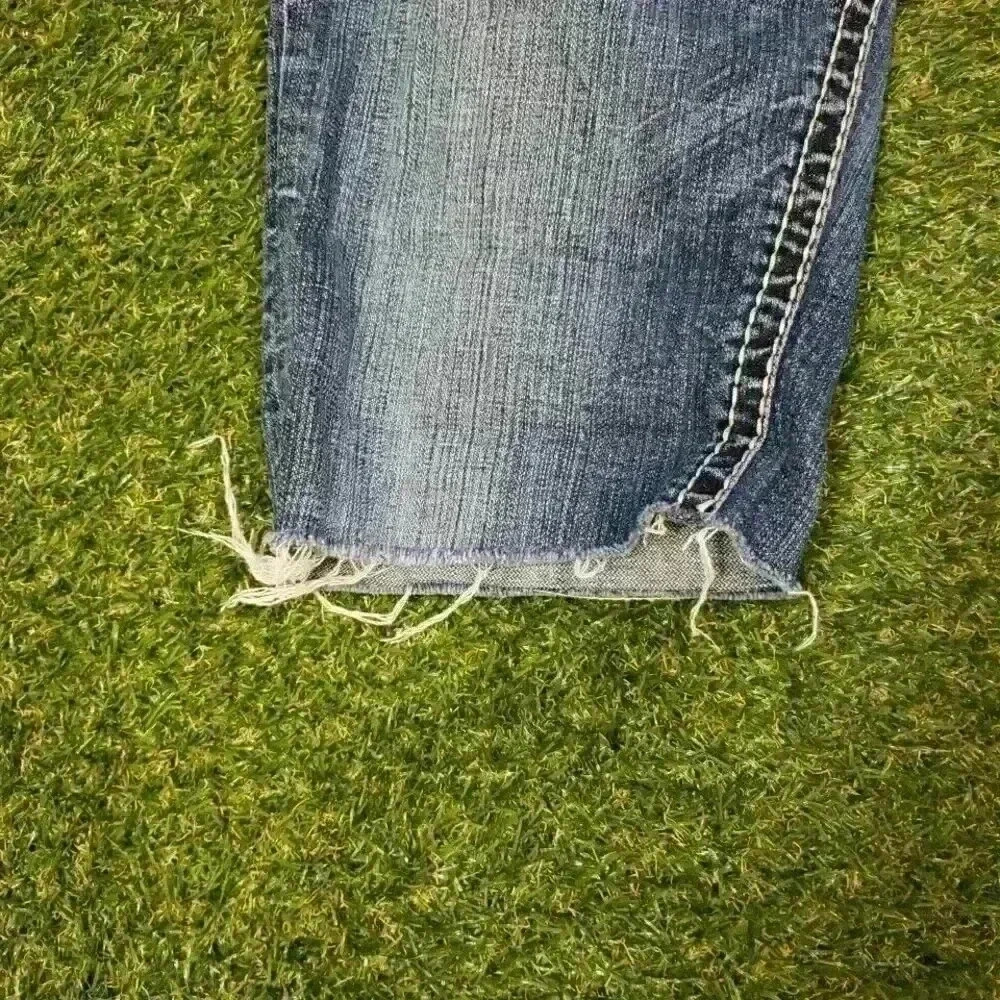 MEK DENIM USA Mykonos Distressed Blue Straight Leg Denim Short 30w - Picture 3 of 11